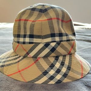 Vintage Burberry classic Nova Check women’s bucket hat!!